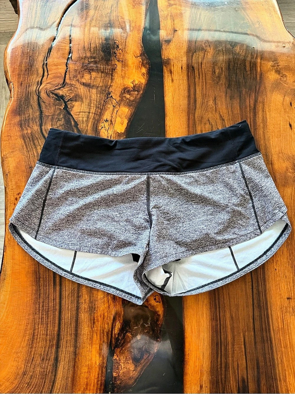 lululemon Speed up low rise lined Shorts Gray & Black Size 6